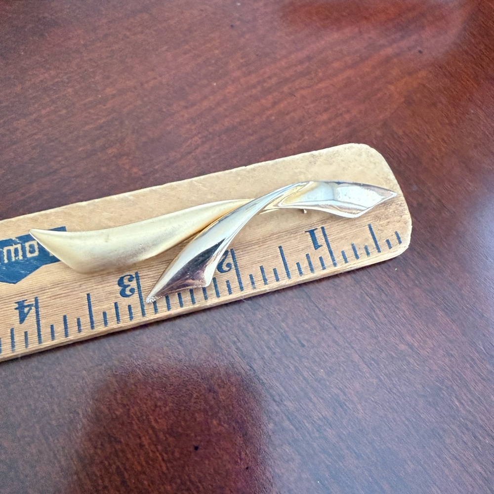 Vintage Gold Tone Brooch